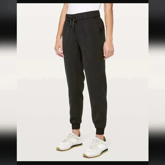 Lululemon On The Fly Jogger Black 8 - Picture 1 of 9